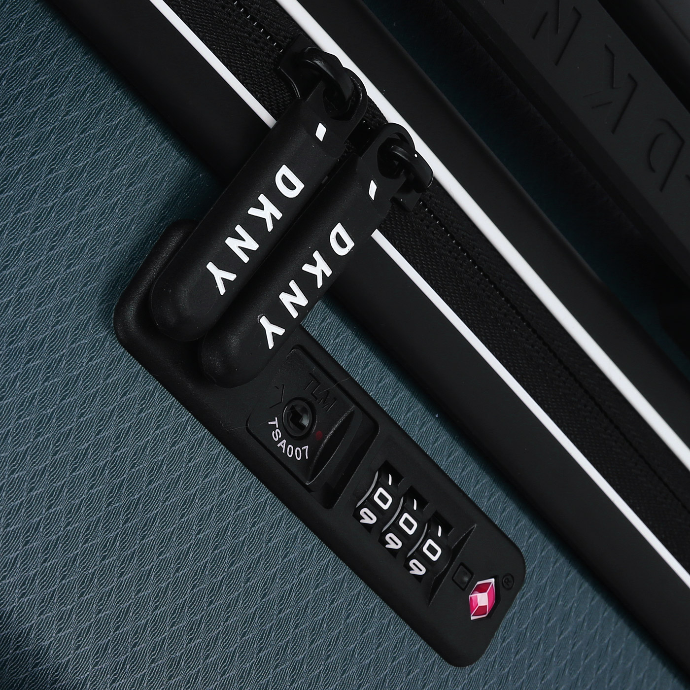 Чемодан средний M из ABS-пластика с кодовым замком DKNY DKNY-300 Dash