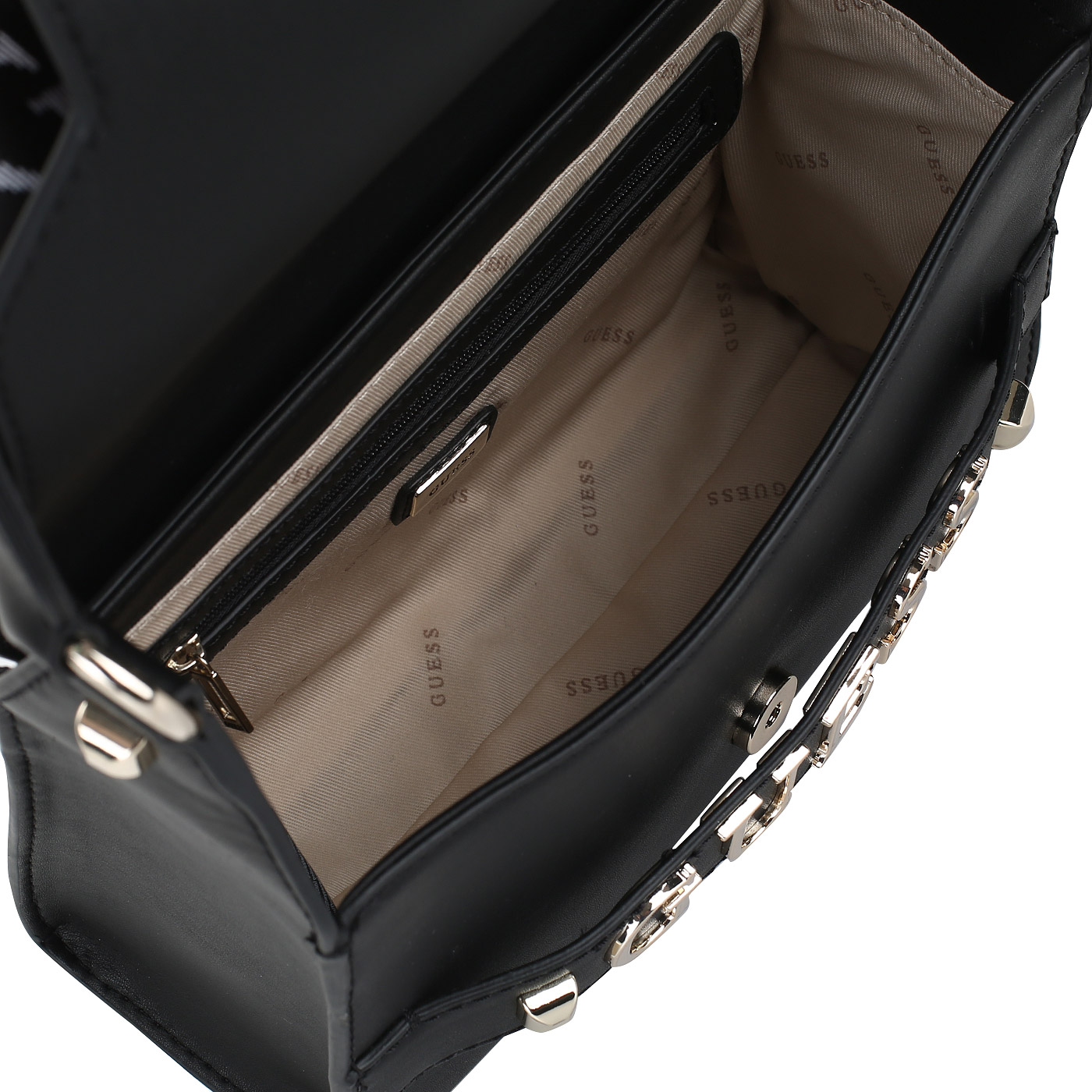 Черная сумочка с откидным клапаном Guess Felix